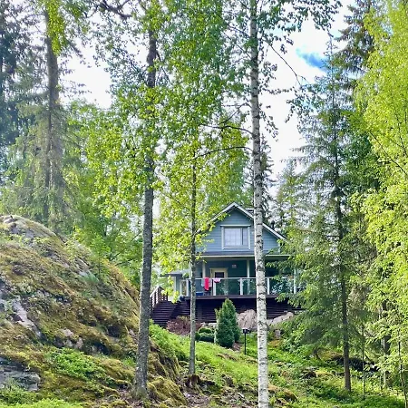 Well Equipped Facing 2 Lakes *
