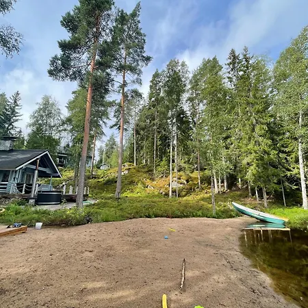 Well Equipped Facing 2 Lakes *